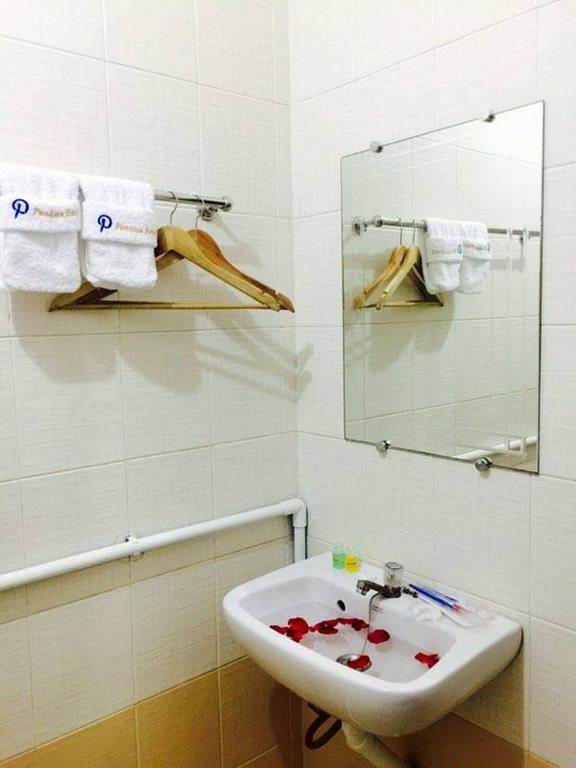 Pandora Motel Yangon Bagian luar foto
