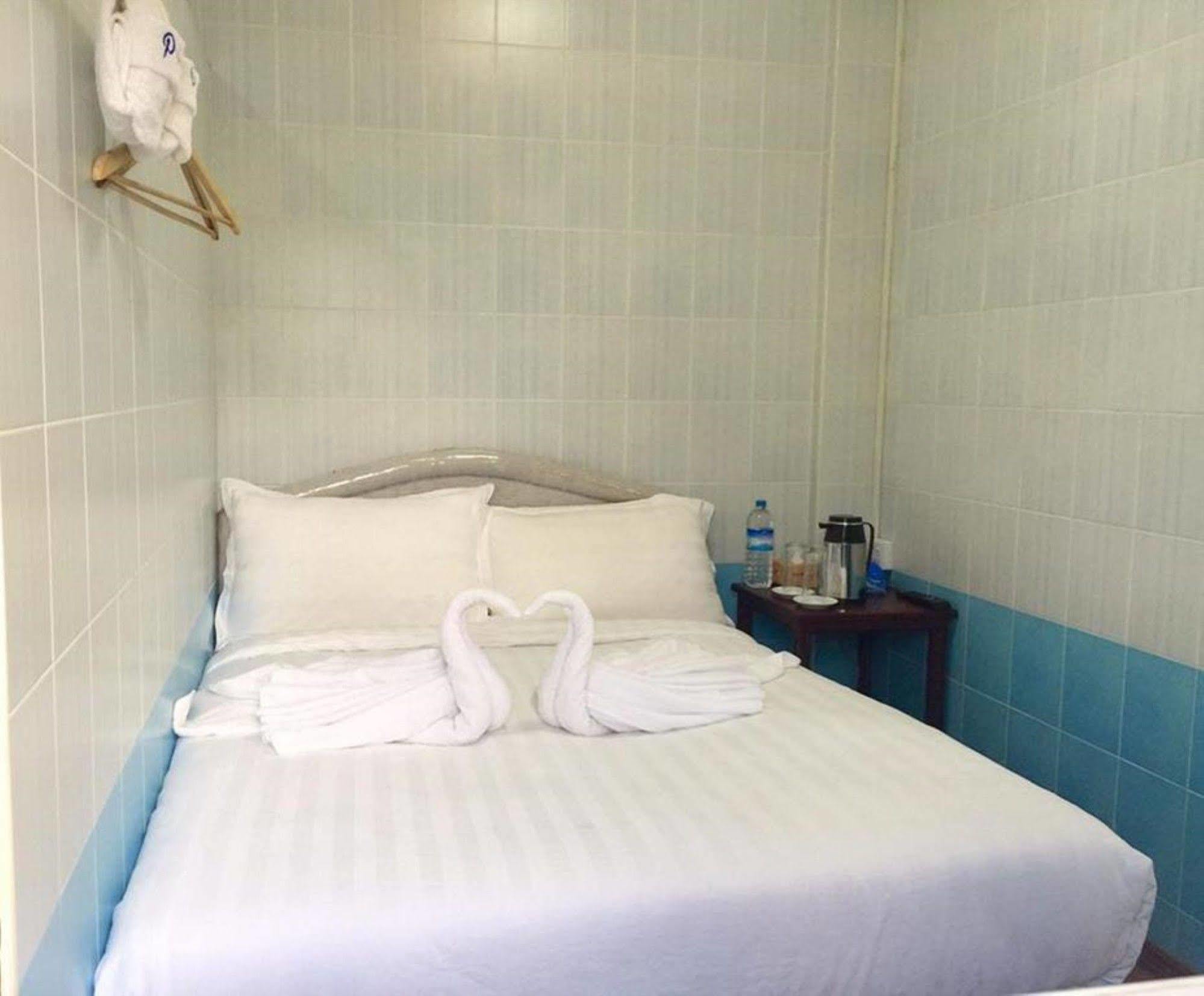 Pandora Motel Yangon Bagian luar foto