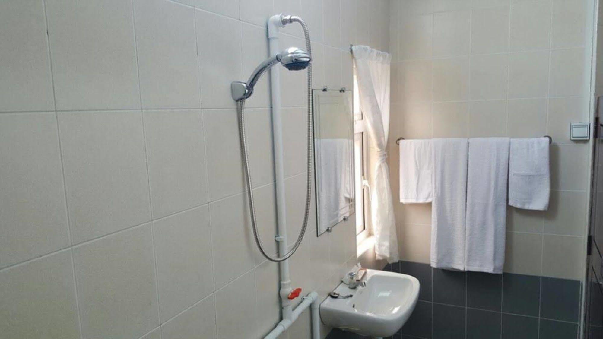 Pandora Motel Yangon Bagian luar foto